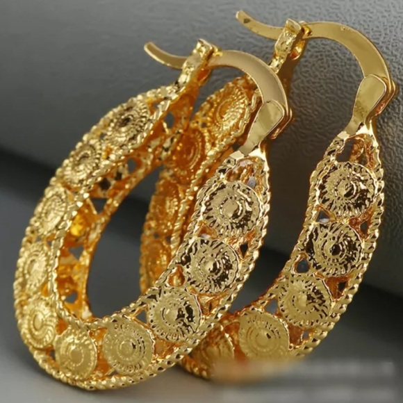 New Luxury 18k Gold Hoop Earrings - Picture 2 of 3